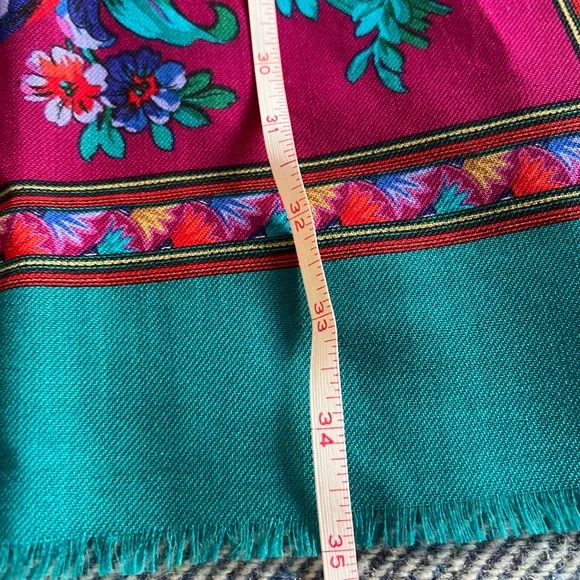 Liz Claiborne Vintage Scarf, 100% Wool, made in Japan - Picture 10 of 11
